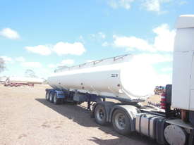 Tri Axel Tanker Trailer - picture0' - Click to enlarge