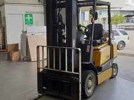 Yale GLP25TH Forklift - picture0' - Click to enlarge