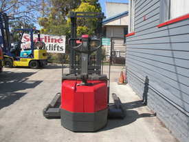 Walkie Stacker 1.2 ton Container Entry Mast - picture2' - Click to enlarge