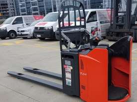Used Forklift:  T24SP Genuine Preowned Linde 2.4t - picture0' - Click to enlarge