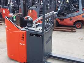 Used Forklift:  T24SP Genuine Preowned Linde 2.4t - picture0' - Click to enlarge