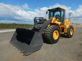 Volvo L105 Wheeled Loader - picture0' - Click to enlarge