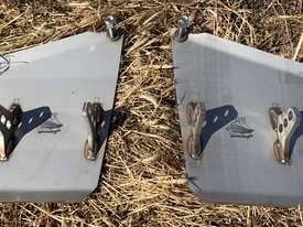 Stainless steel skid plates for macdon header fronts   - picture0' - Click to enlarge