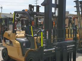 Caterpillar GP50N 5000kg LPG forklift with sideshift and fork positioner - picture2' - Click to enlarge