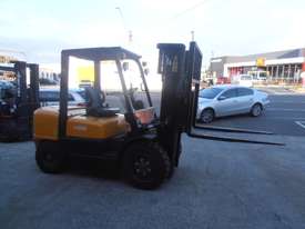 3.5ton forklift with diesel engine  - picture0' - Click to enlarge
