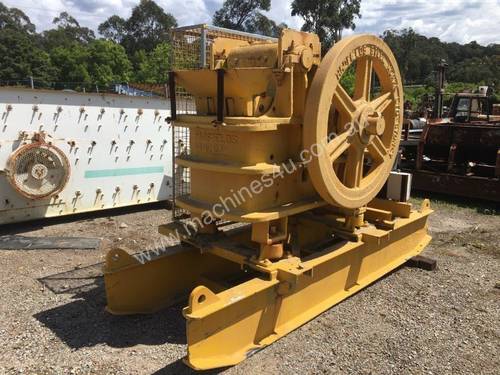 Hadfield 20 x 10 DTRB Jaw Crusher on stand