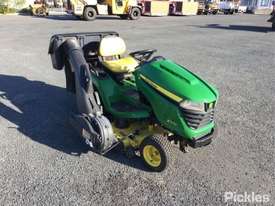 2017 John Deere X570 - picture0' - Click to enlarge