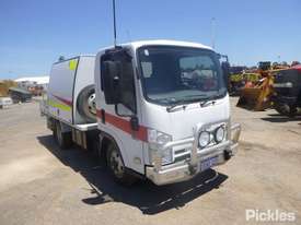 2010 Isuzu NLS 200 - picture0' - Click to enlarge
