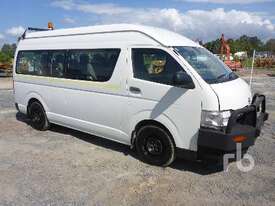 TOYOTA COMMUTER Bus - picture0' - Click to enlarge