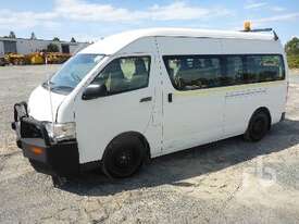 TOYOTA COMMUTER Bus - picture0' - Click to enlarge