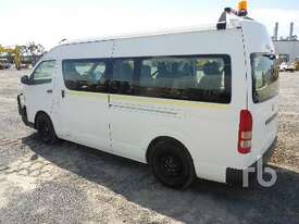 TOYOTA COMMUTER Bus - picture2' - Click to enlarge