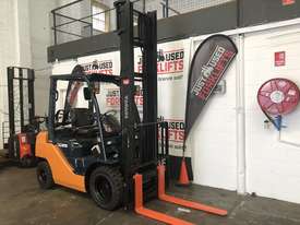 TOYOTA 32-8FG25 19425 2.5 TON 2500 KG LPG GAS FORKLIFT 5000 MM 2 STAGE  - picture0' - Click to enlarge