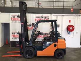 TOYOTA 32-8FG25 19425 2.5 TON 2500 KG LPG GAS FORKLIFT 5000 MM 2 STAGE  - picture0' - Click to enlarge