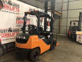 TOYOTA 32-8FG25 19425 2.5 TON 2500 KG LPG GAS FORKLIFT 5000 MM 2 STAGE  - picture2' - Click to enlarge