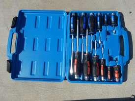 Unused 12Pc TMUS Screwdriver Set - picture0' - Click to enlarge