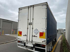 Mitsubishi Fighter Curtainsider Truck - picture2' - Click to enlarge