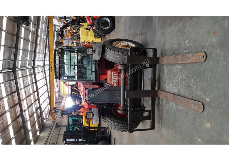 caption Manitou MLT523 Telehandler