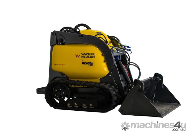 caption New Wacker Neuson Dingo Tracked Mini Loader SM440-31T Diesel, Inc 4-1 Bucket