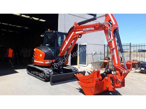 5.5t Excavator with Tilting Hitch for Hire