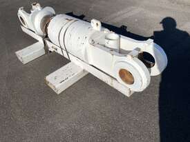 Unit Rig MT4400 - Front Suspension Cylinder - picture2' - Click to enlarge