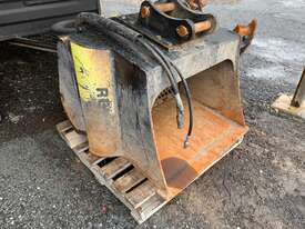 Remu X02090 Screening & Crusher Bucket - picture0' - Click to enlarge
