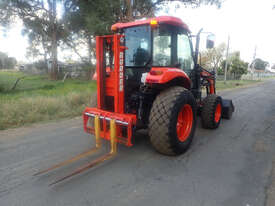 Kubota M6040 FWA/4WD Tractor - picture2' - Click to enlarge
