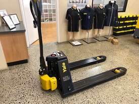 Yale Electric Pallet Trolley - picture0' - Click to enlarge