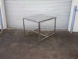 Stainless Steel Table. - picture2' - Click to enlarge