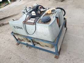 400 Litre Poly Diesel Fuel Tank with 12volt pump - picture0' - Click to enlarge