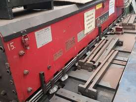 AMADA Mechanical Guillotine - picture0' - Click to enlarge