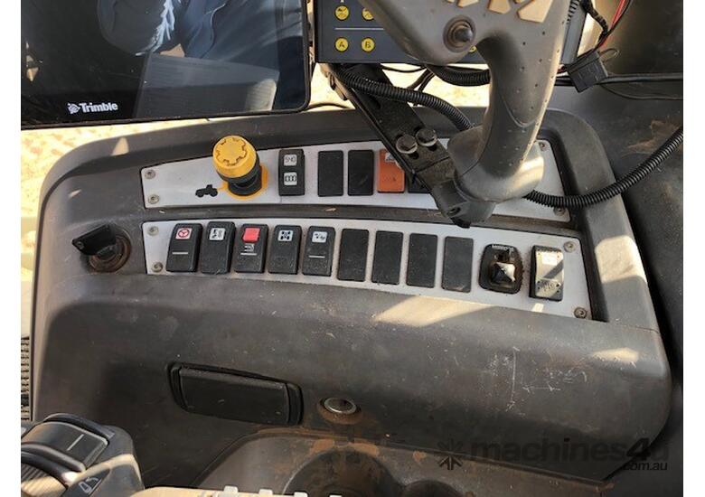 Used jcb 2014 JCB 8310 FASTRAC U4188 Tractors in , Listed on Machines4u