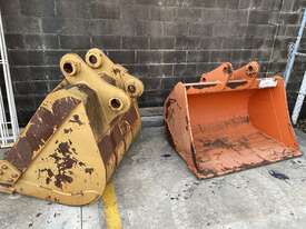 Excavator buckets x 4 - picture0' - Click to enlarge