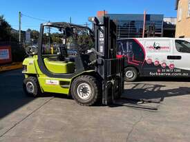 Container mast 4T Forklift for hire $90 + gst a day or $260 + gst per week - picture0' - Click to enlarge
