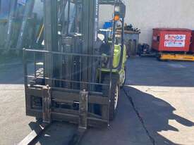 Container mast 4T Forklift for hire $90 + gst a day or $260 + gst per week - picture1' - Click to enlarge