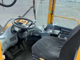 VOLVO L180E Wheel Loader - picture2' - Click to enlarge