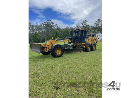 John Deere 672D Grader