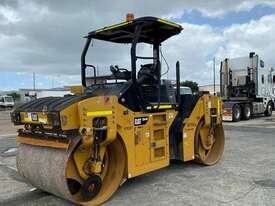 Caterpillar CB44B - picture2' - Click to enlarge