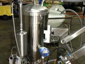 Mobile Vacuum transfer for Food and Pharma powders - picture1' - Click to enlarge