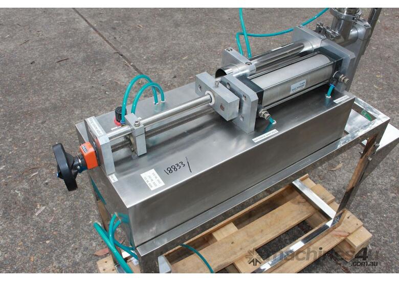 used Makwell Horizontal Piston Filler Liquid Filler in , Listed on