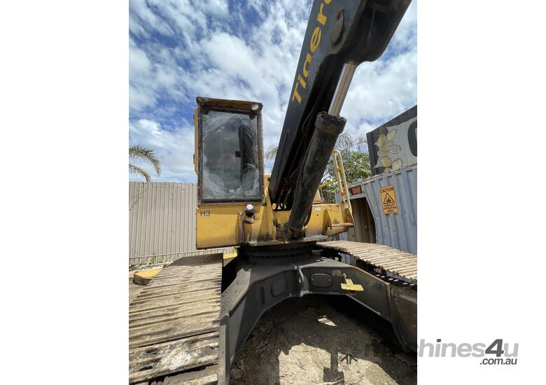 Tigercat H250B Excavator With 3 Finger Grab