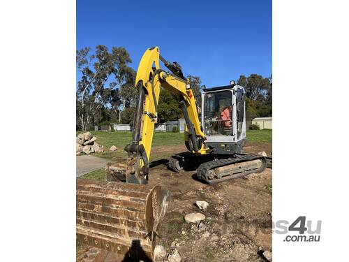 Excavator 6.1 tonner