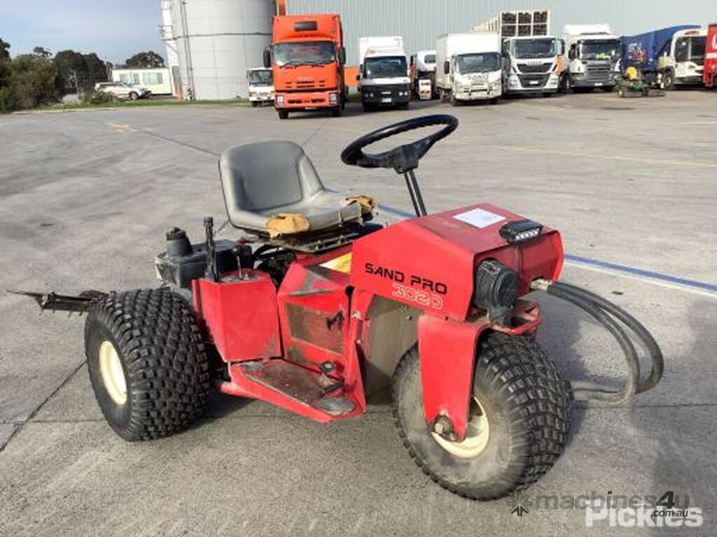 Used toro 2003 Toro Sand Pro 3020 Cab Chassis in , Listed on Machines4u