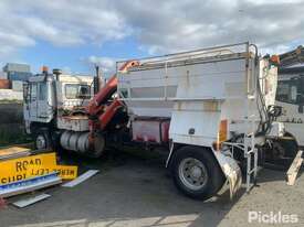 1991 Mitsubishi FP418 Asphalt Truck - picture1' - Click to enlarge