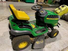 2014 John Deere D110 Lawn Garden T Mow - picture2' - Click to enlarge