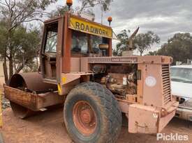 1991 Case Vibromax W1102D Vibratory Articulated Roller - picture2' - Click to enlarge