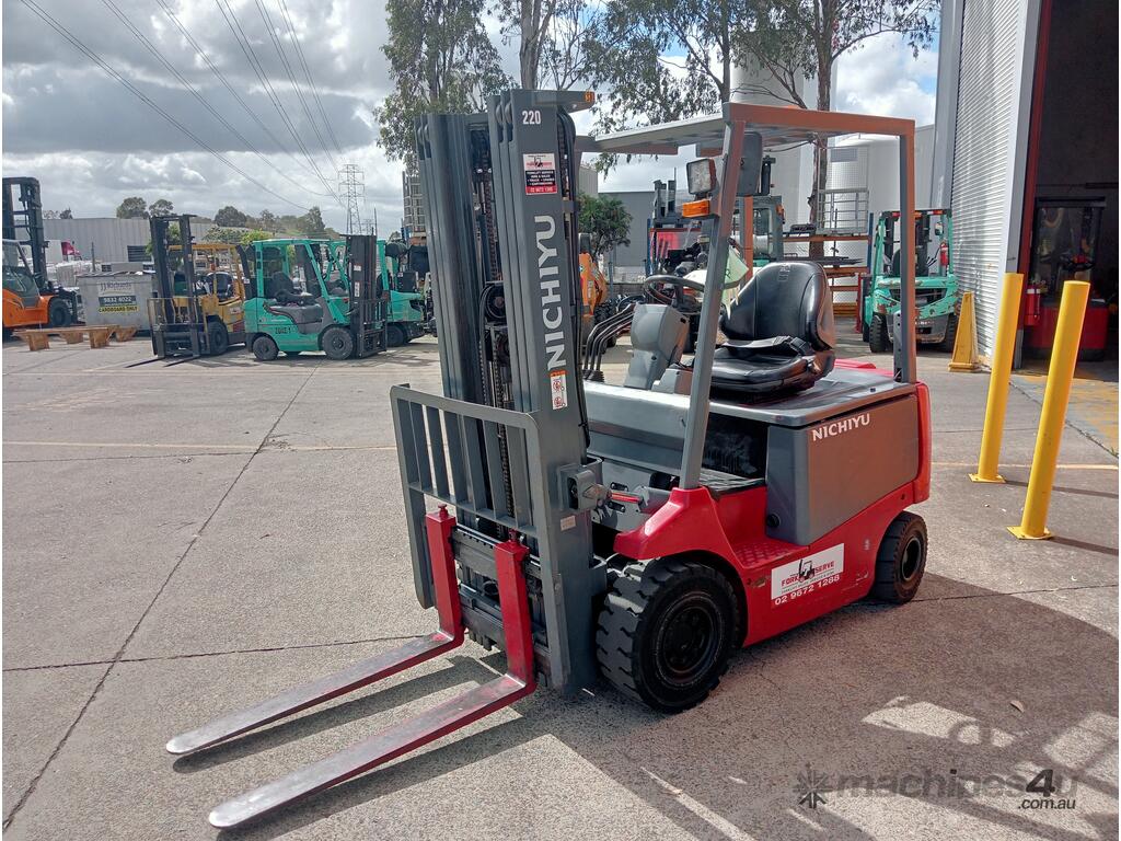 Used nichiyu Nichiyu FB20 Battery Electric 3 Stage Container Mast