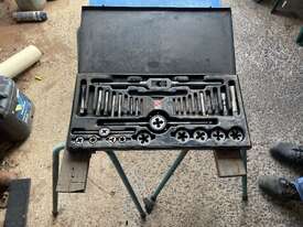 1 x Tap and Die Set - picture0' - Click to enlarge