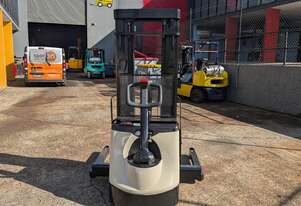 CROWN STACKER 1.5t | 4500mm LIFT