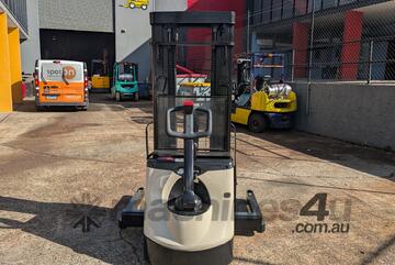 CROWN STACKER 1.5t | 4500mm LIFT