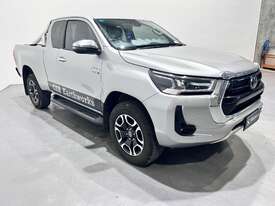 2023 Toyota Hilux SR5 Diesel - picture1' - Click to enlarge